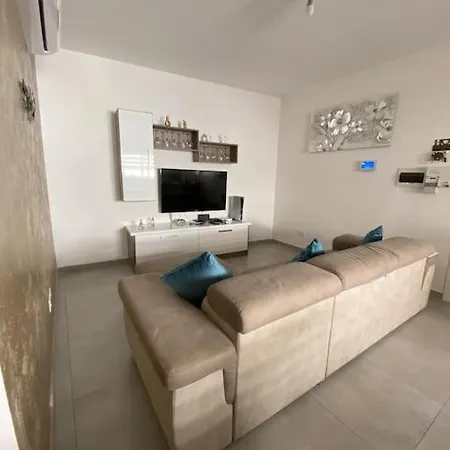 Eureka Mansions - Stylish, Spacious & Elegant *
