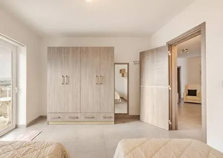 Apartament Eureka Mansions - Stylish, Spacious & Elegant St Paul's Bay
