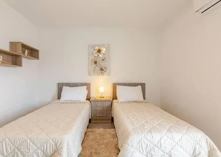 Eureka Mansions - Stylish, Spacious & Elegant *