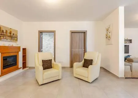 Eureka Mansions - Stylish, Spacious & Elegant