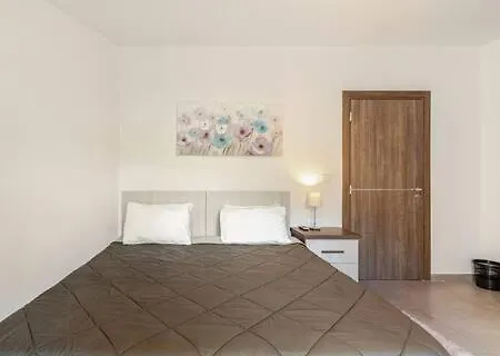Eureka Mansions - Stylish, Spacious & Elegant Apartament *