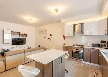 Eureka Mansions - Stylish, Spacious & Elegant