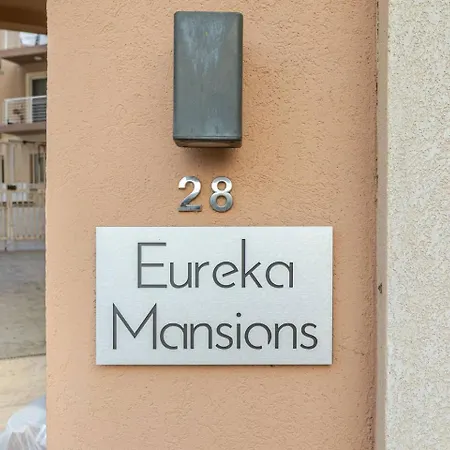 Eureka Mansions - Stylish, Spacious & Elegant *