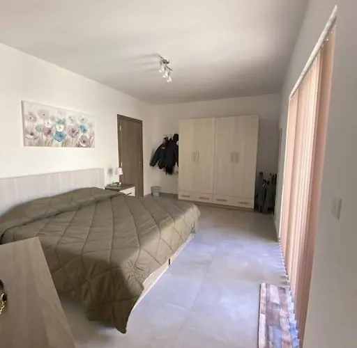 Eureka Mansions Elegant & Spacious *